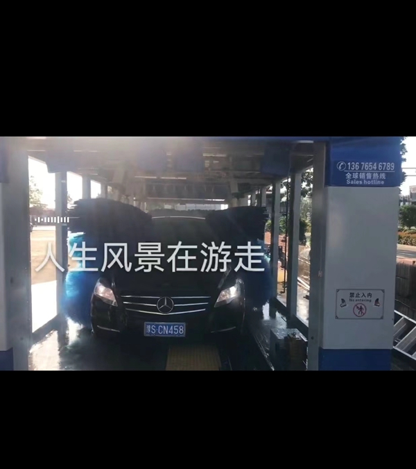 河南信陽(yáng)-潢川迎賓加油站 連續(xù)式隧道9刷電腦洗車機(jī)安裝完畢調(diào)試現(xiàn)場(chǎng)拍攝