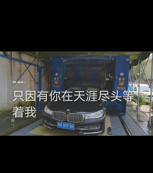 中國(guó)-成都 萬(wàn)春加油站