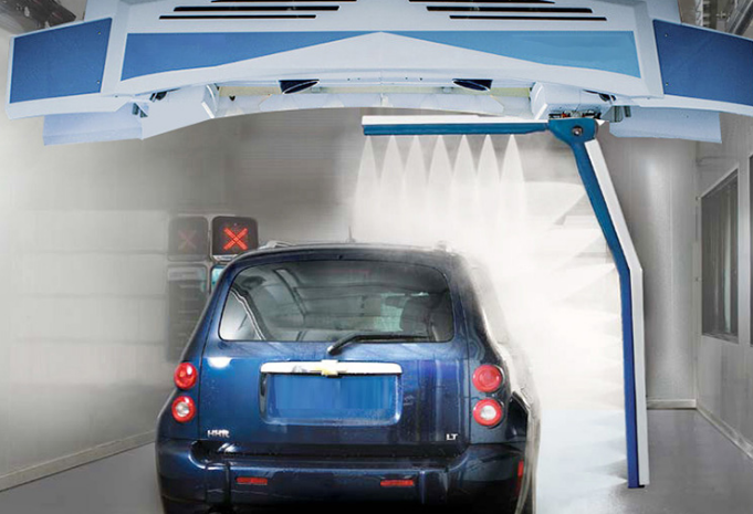 正在清洗的無(wú)接觸洗車(chē)機(jī)